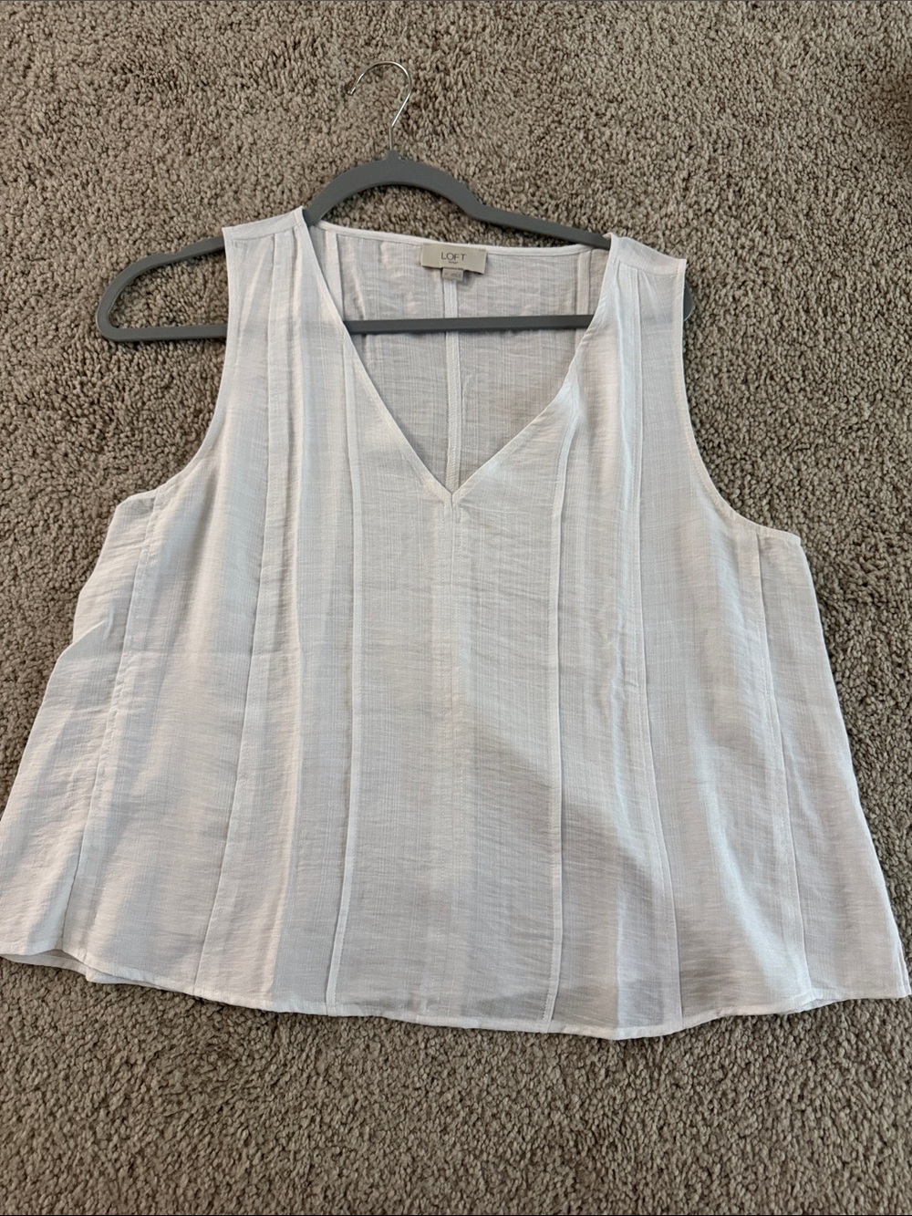 LOFT White V-Neck Textured Sleeveless Camisole